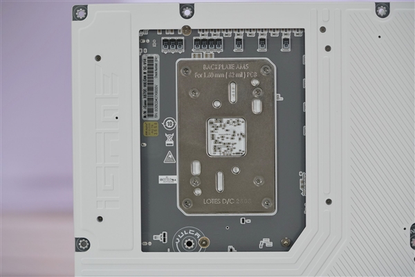 首发就翻车!iPhone 18 Pro系列Face ID出故障:解锁卡死重启